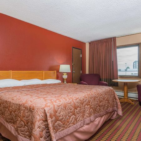 Super 8 By Wyndham Brooklyn Center/Mpls Hotel Exterior photo