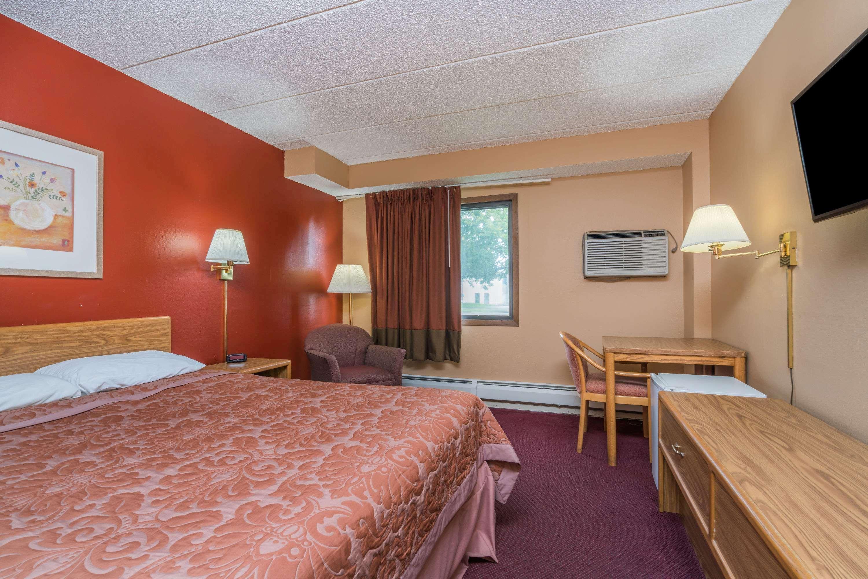 Super 8 By Wyndham Brooklyn Center/Mpls Hotel Exterior photo