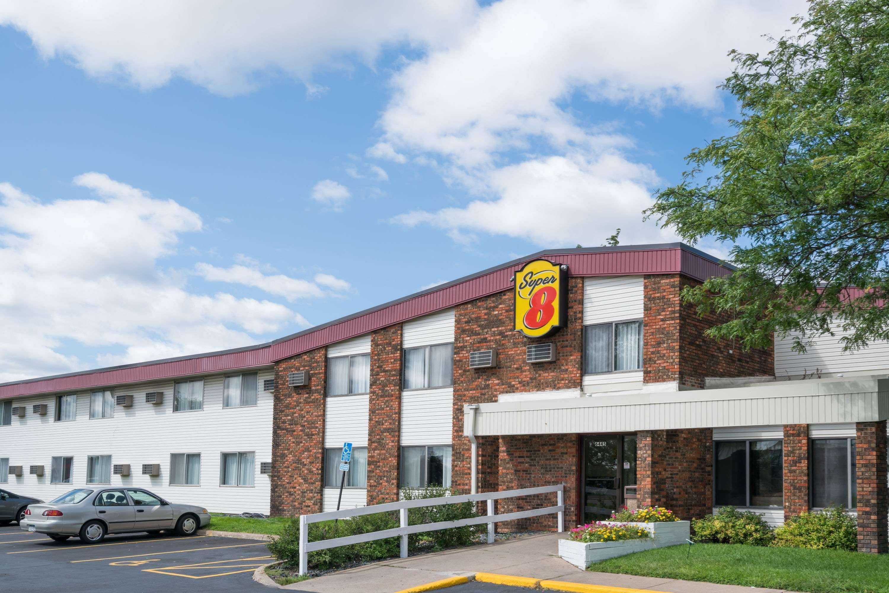 Super 8 By Wyndham Brooklyn Center/Mpls Hotel Exterior photo