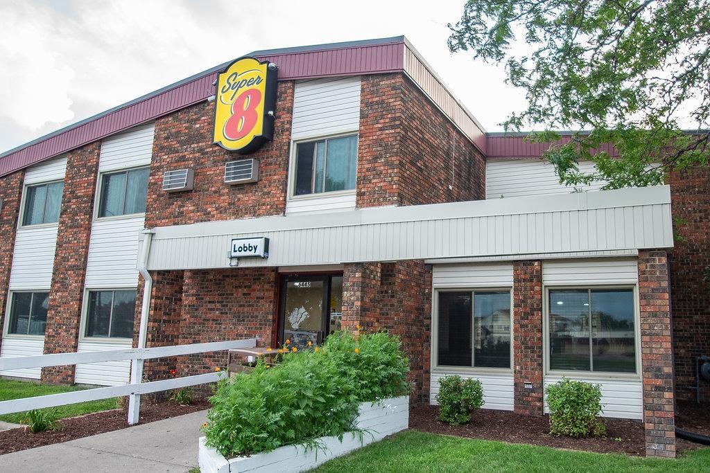 Super 8 By Wyndham Brooklyn Center/Mpls Hotel Exterior photo